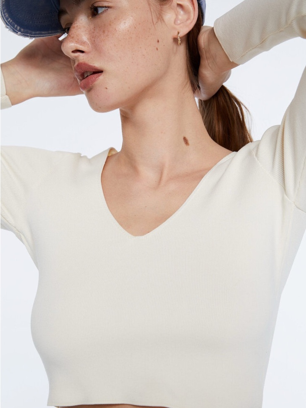 Stradivarius knitted ribbed v-neck top in vanilla